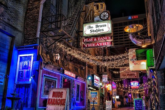 “Why Stay at Printers Alley Hotels in Nashville? Pros, Cons & Tips”